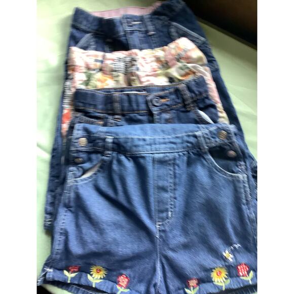 4 Pairs of Girls size 5 shorts - Picture 1 of 8